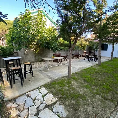 Garden Ardo Ferienhaus Golem (Tirana)