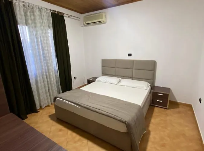 Garden Ardo Ferienhaus Golem (Tirana)